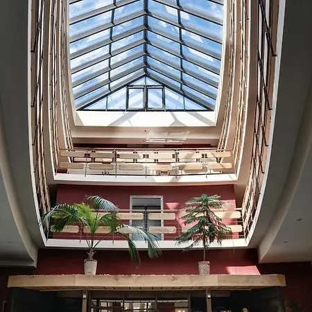 Отель Royal Botanic Люблин
